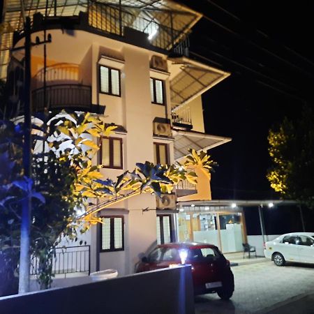 Base9 Cochin Airport Hotel Nedumbassery Exterior foto